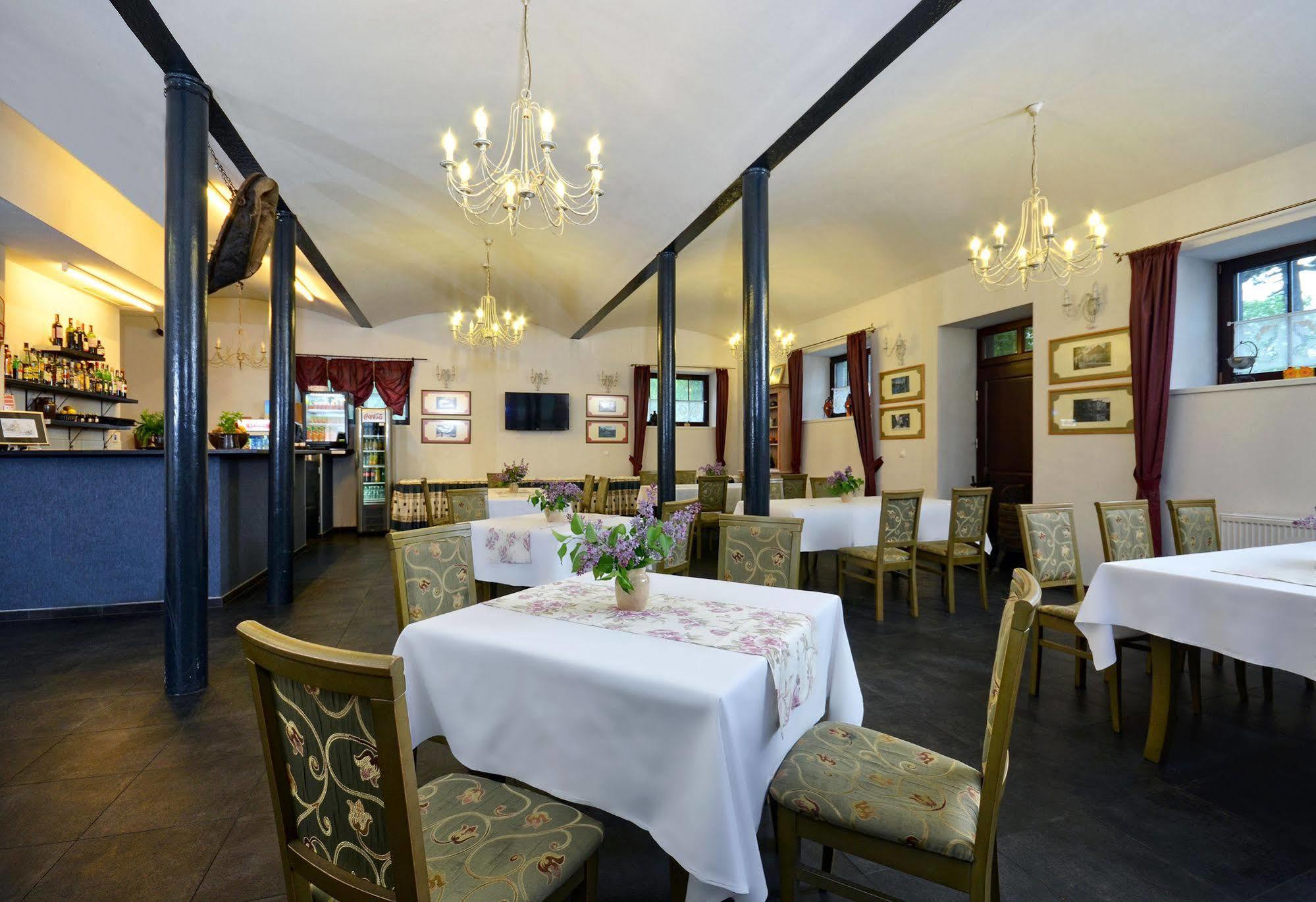 Folwark Ksiazecy Hotel Kliczków Buitenkant foto